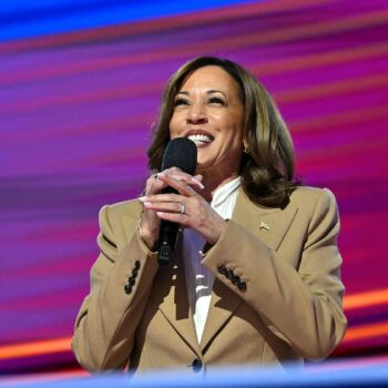 Kamala Harris sur la scène de la convention du Parti démocrate à Chicago, le 19 août 2024