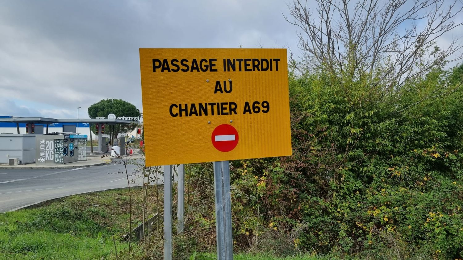 Chantier de l'A69 : un agent de sécurité agressé lors d'une intrusion et une voiture de police brûlée, une enquête pour violences aggravées ouverte