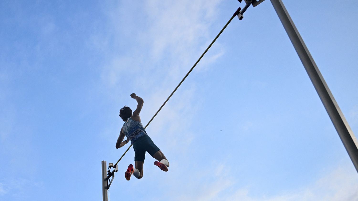 Nouveau record du monde d'Armand Duplantis en saut à la perche : "Pour lui c'est instinctif, presque un don", estime Jean Galfione