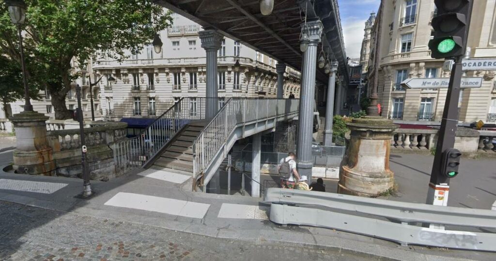 A Paris, la passerelle Bir Hakeim fermée au public après avoir tangué lors du «Marathon pour tous»