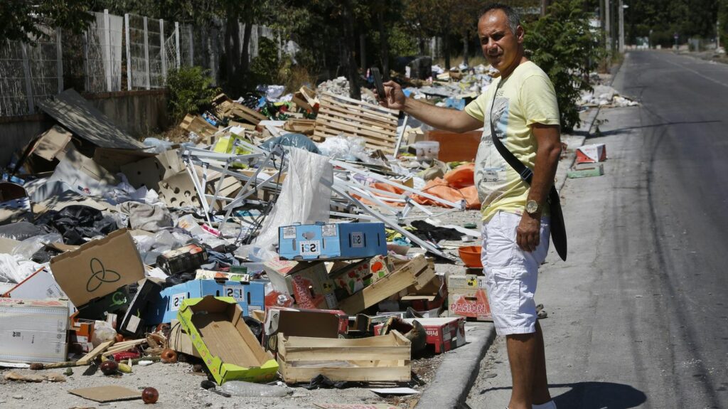 REPORTAGE. "Il y a une vraie mafia des déchets" : à Marseille, élus et associations luttent, en vain, contre les dépôts sauvages