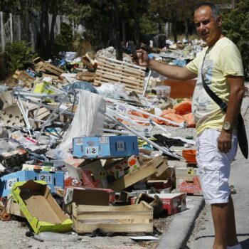 REPORTAGE. "Il y a une vraie mafia des déchets" : à Marseille, élus et associations luttent, en vain, contre les dépôts sauvages