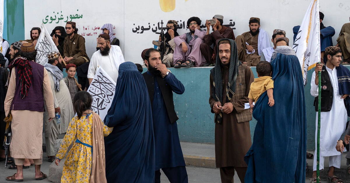 Afghanistan : les talibans promulguent une loi pour «prévenir le vice» et interdisent aux femmes de chanter et de se déplacer seules