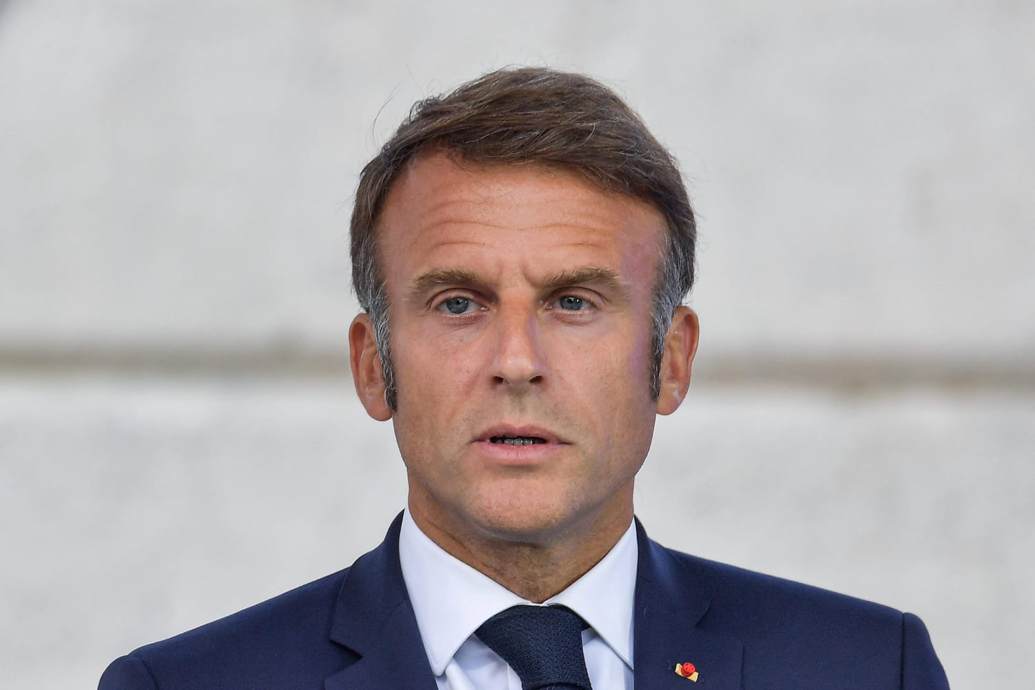 Nouveau premier ministre : la riposte du NFP face aux plans de Macron