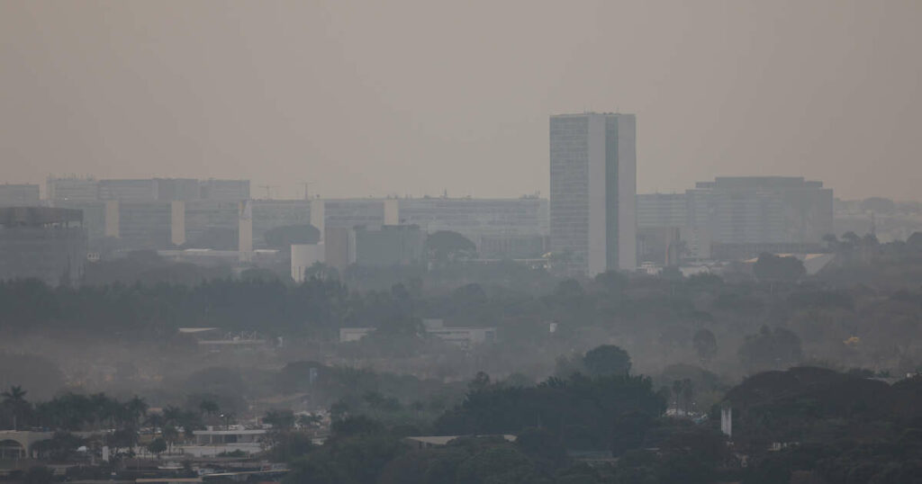 Le Brésil suffoque sous les fumées des incendies, Lula en appelle à l’aide internationale