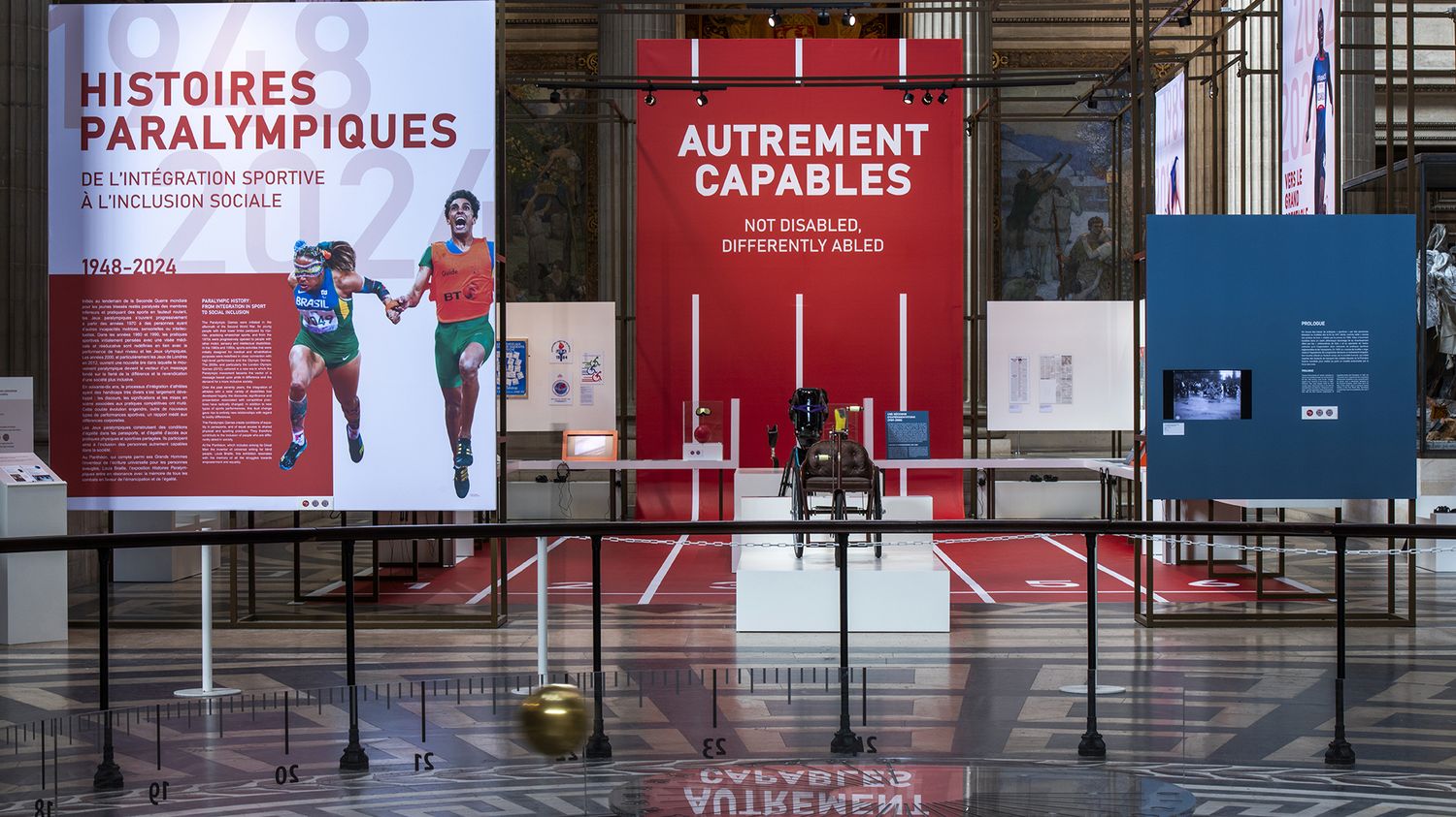 Dépassement de soi, inventivité et technologie : l'exposition "Histoires paralympiques" relate l'épopée d'un mouvement sportif et militant au Panthéon, à Paris