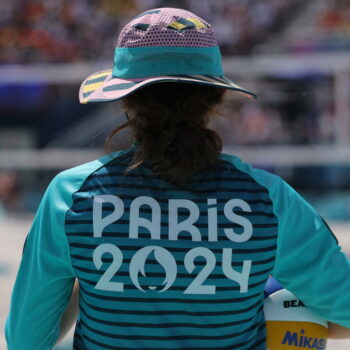 JO de Paris 2024 : le bob des volontaires et d’autres objets vont être vendus dans des braderies