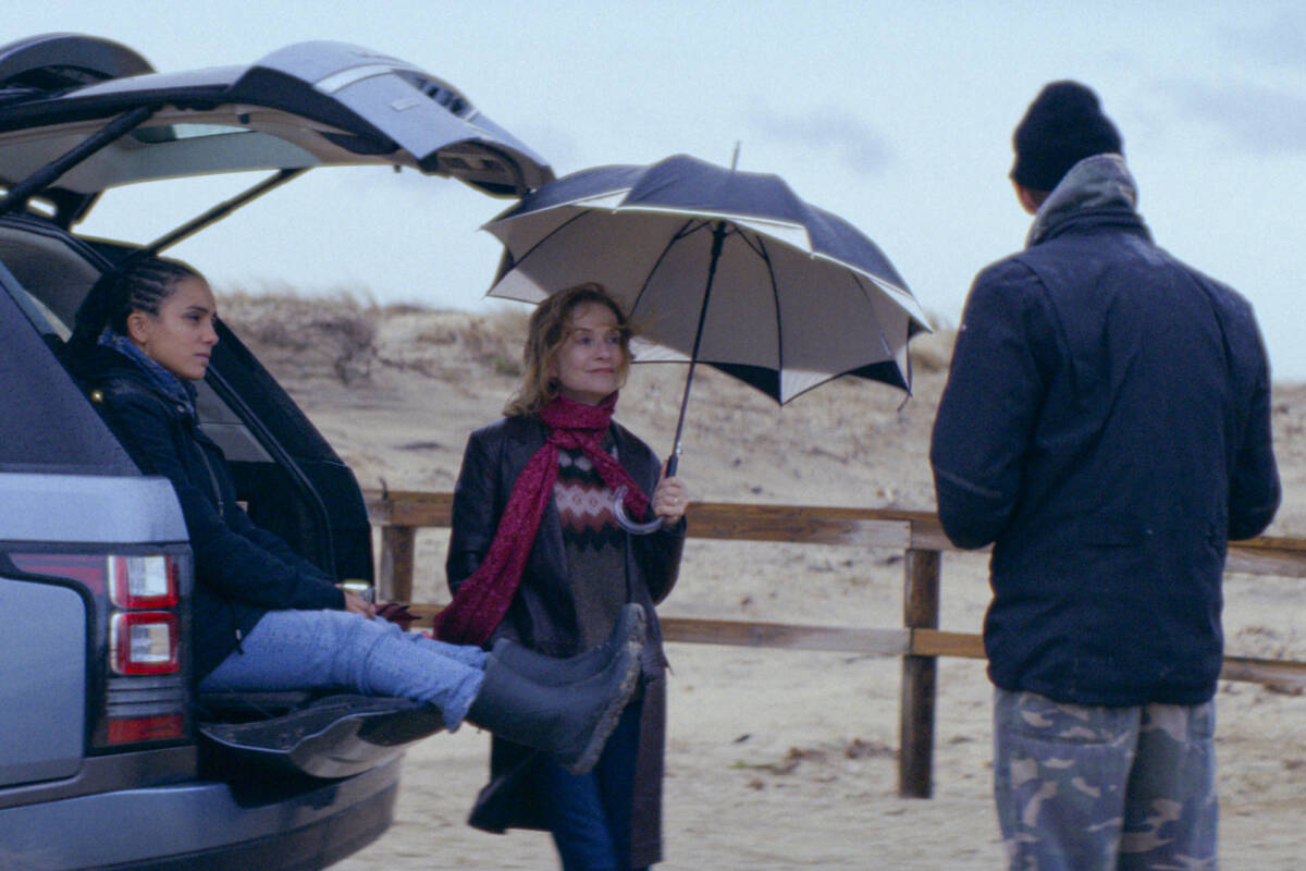 « La Prisonnière de Bordeaux » : un film noir profondément politique avec Isabelle Huppert et Hafsia Herzi