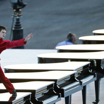 Jeux paralympiques : Christine and the Queens reprend Édith Piaf à sa manière lors de la cérémonie d’ouverture