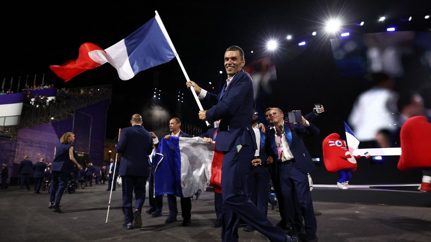 Cérémonie d'ouverture des Jeux paralympiques 2024 : l'ensemble des délégations ont rejoint la place de Concorde.. C'est reparti pour le show !