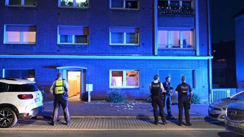 Ein Mann wird in Dorsten verletzt gefunden. Foto: Bludau Foto/dpa