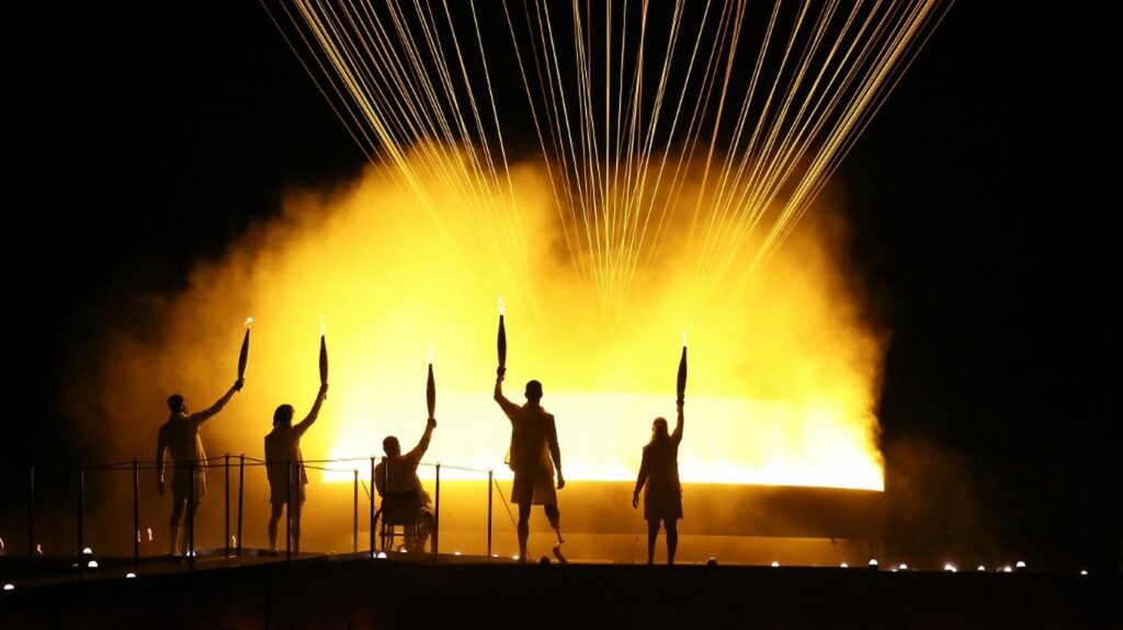 Paralympiques 2024 : Théo Curin, Christine and the Queens, allumage de la vasque... Retrouvez 11 scènes inoubliables de la cérémonie qui a enflammé Paris