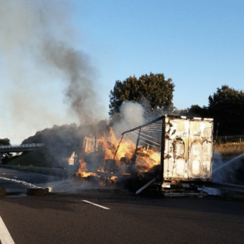 Un poids lourd en feu sur l'autoroute A81 entre Sablé-sur-Sarthe et Evron, la circulation interrompue vers Rennes