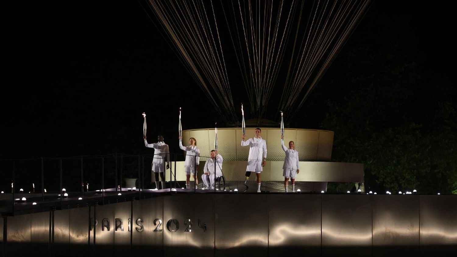 Cérémonie d'ouverture des Jeux paralympiques : "La Ritournelle" de Sébastien Tellier, le "Boléro" de Ravel... Revivez l'incroyable tableau de l'allumage de la vasque