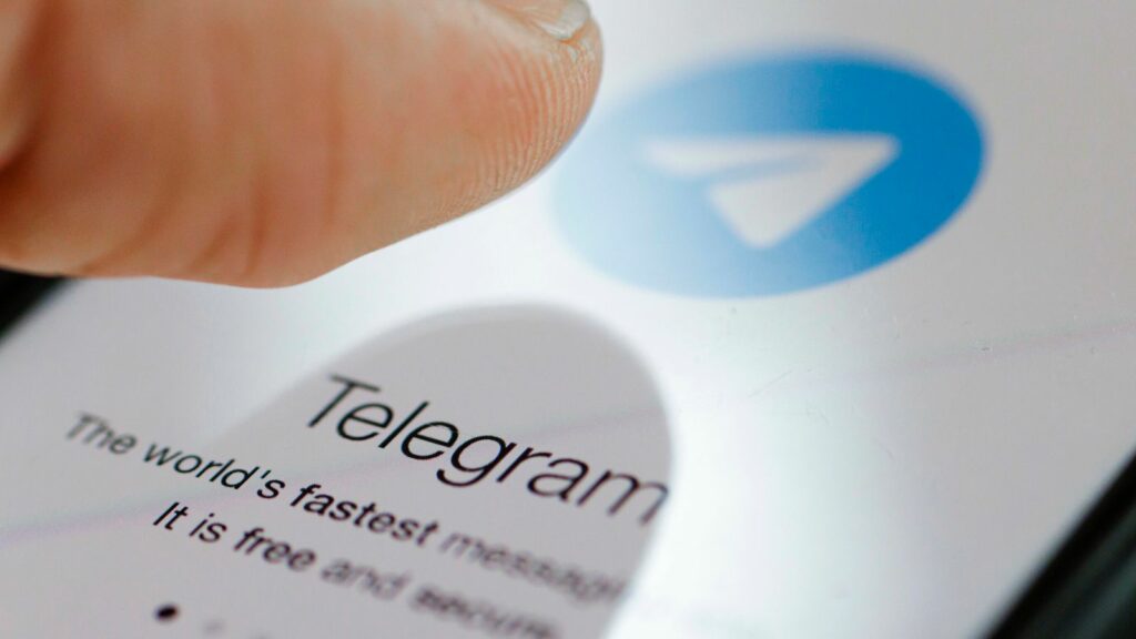 Symbolic photo: The logo of the instant messaging service Telegram can be seen on a smartphone. Berlin, January 20, 2022 Photo by: Thomas Trutschel/picture-alliance/dpa/AP Images