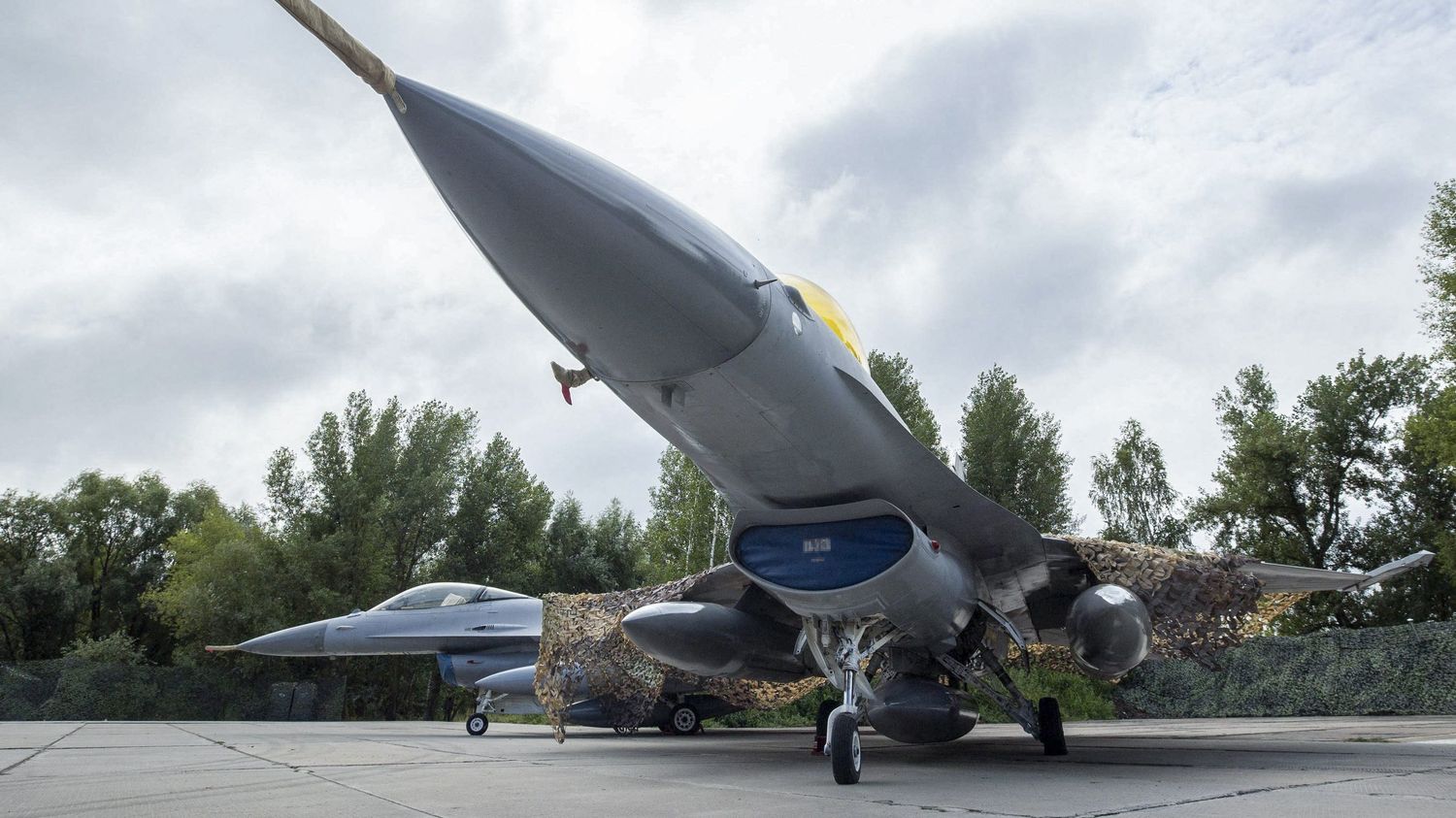 Guerre en Ukraine : un avion F-16 s'est écrasé en repoussant une attaque de missiles russes, le pilote tué