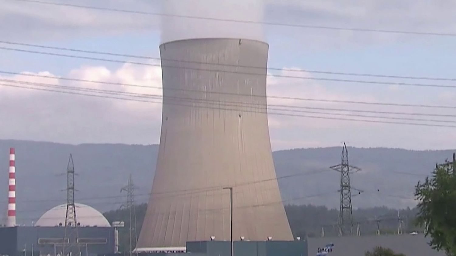 Eurozapping : la Suisse envisage un retour vers le nucléaire