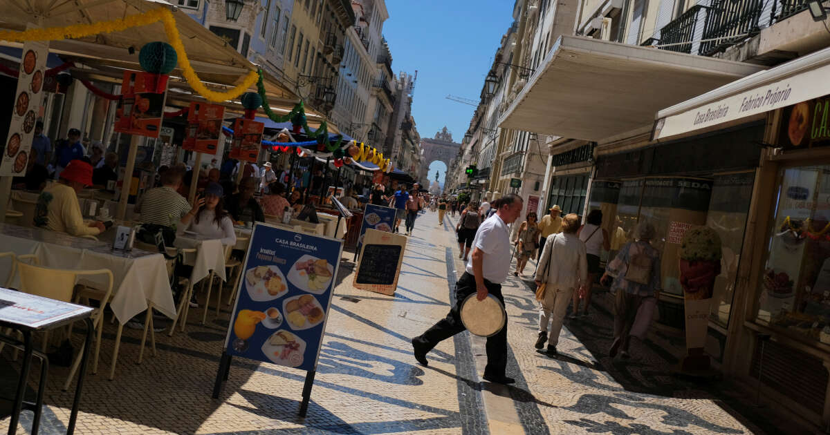 Au Portugal, des restaurants pratiquent des prix différents pour les locaux et les touristes