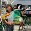 Sur TikTok, les Espagnols draguent au supermarché en retournant un ananas dans leur caddie