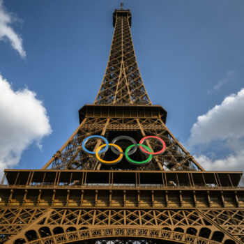 JO Paris 2024 : la Tour Eiffel va conserver ses anneaux olympiques, suite à un choix d’Anne Hidalgo