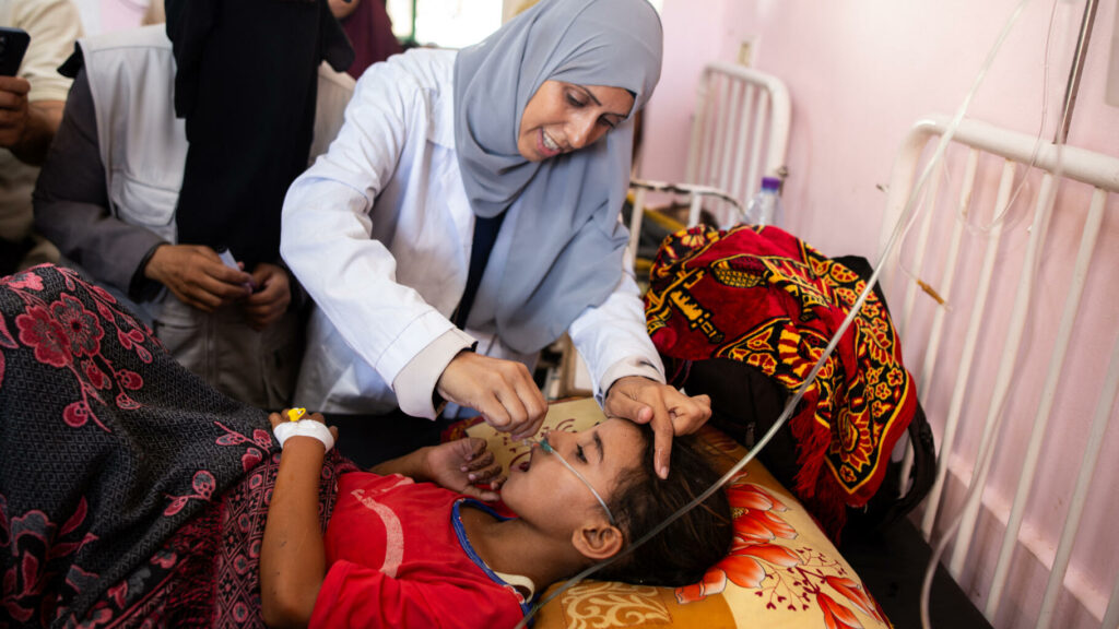 À Gaza, la vaccination de 640 000 enfants contre la polio a commencé à la veille d’une « pause humanitaire »