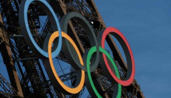 Les anneaux olympiques et la tour Eiffel “mariés” pour la vie