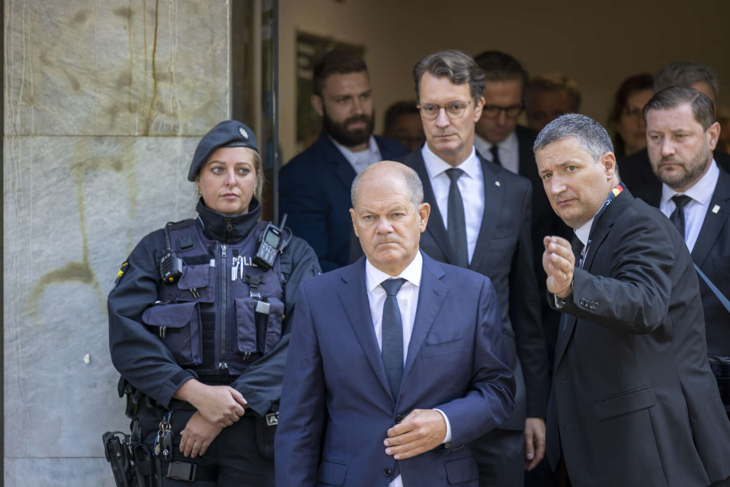 Allemagne : après l’attentat de Solingen, Olaf Scholz promet de durcir « très rapidement » la législation sur le port des armes