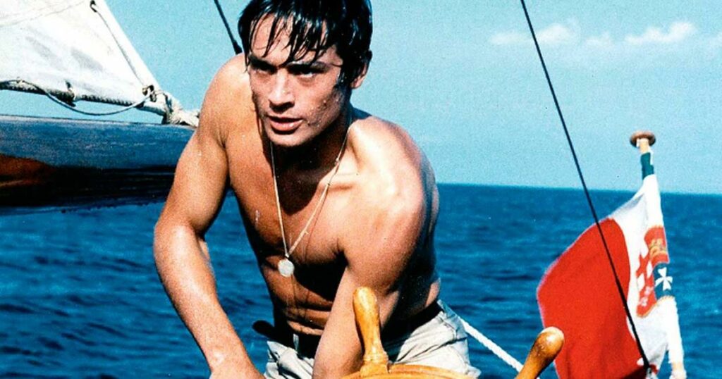 «Alors, c'est toi, l'acteur qui voulait m'enterrer»: quand Alain Delon demandait à Raphaël Personnaz de jouer son rôle dans un film