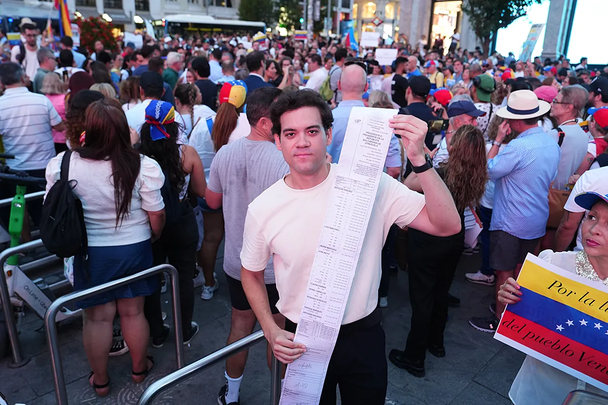 Andrés, el (pen)último exiliado de Venezuela en Madrid:  "No me arrepiento de cuidar las actas... lo volvería a hacer"