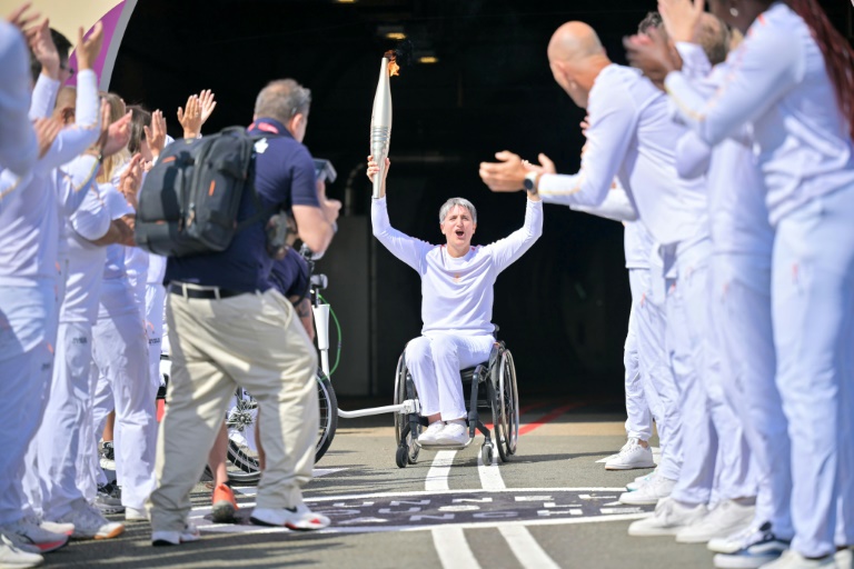 Arrivée de la flamme paralympique: La France replonge dans l'ambiance des Jeux