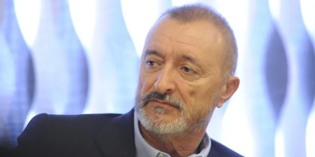 Arturo Pérez-Reverte dice lo que muchos piensan sobre estas señales de tráfico: «Sin estas imprescindibles traducciones»