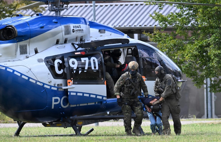 Attaque de Solingen: Le suspect écroué et soupçonné de liens avec "un groupe terroriste"