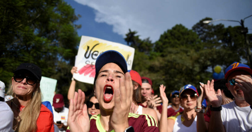 Au Venezuela, l’opposition fustige la “gigantesque fraude” de la Cour suprême