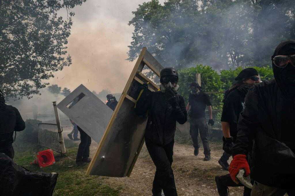 Autoroute 69 : évacuation partielle d’un campement de manifestants