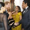 Beyoncé fait un hug à Meghan Markle à la première du «Roi Lion»