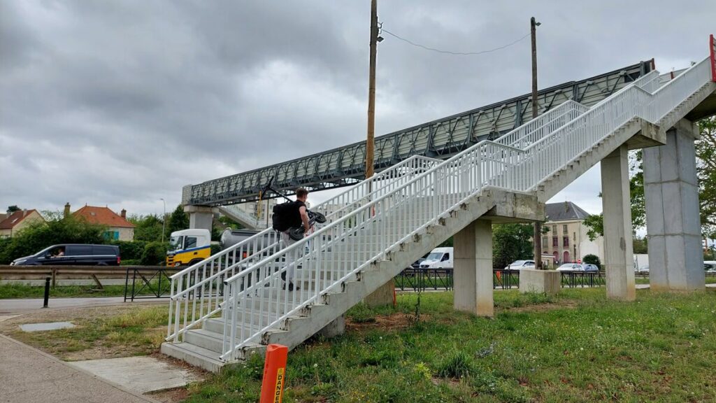 « Ça va nous changer la vie ! » : à Trappes, la passerelle de la N 10 va enfin être équipée d’ascenseurs