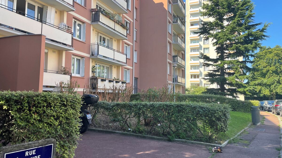 Créteil : femmes en petite tenue, « va-et-vient incessants »… l’appartement Airbnb abritait une maison close