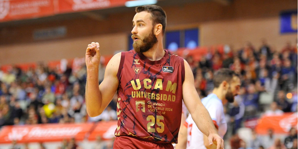 El Betis Baloncesto avanza para cerrar a David Jelinek