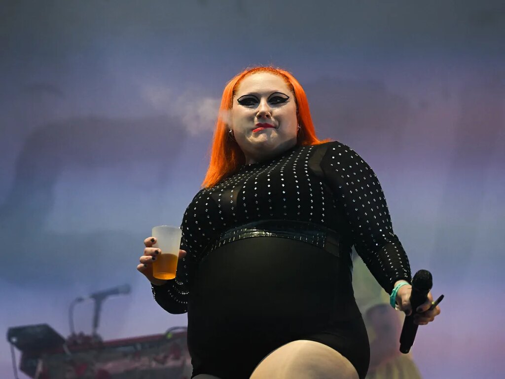 El carisma de Beth Ditto, la "lesbiana feminista gorda de Arkansas" e icono de la moda, vuelve a un escenario de Madrid