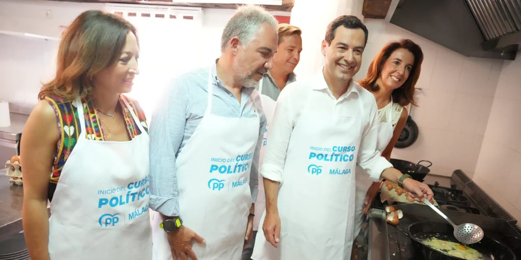 El inicio del curso político de Juanma Moreno: de almuerzo con afiliados a conjura del PP andaluz