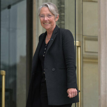 Elisabeth Borne candidate à la direction de Renaissance, sur fond de rivalité avec Gabriel Attal