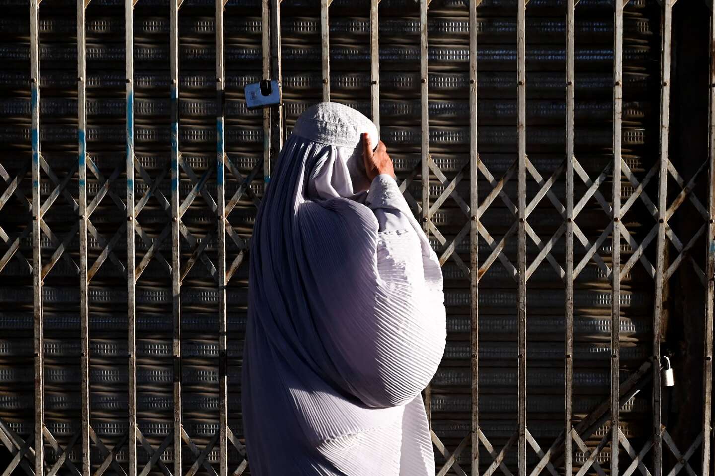 En Afghanistan, des femmes se filment en train de chanter pour protester contre l’interdiction