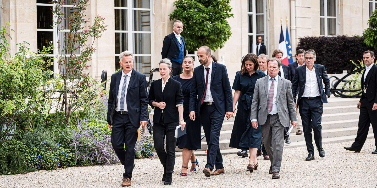 En direct : Emmanuel Macron écarte l’option d’un gouvernement du NFP, LFI réitère sa menace de destitution