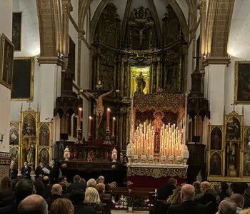 Estampas de la Semana Santa de Sevilla de 2024: los hermanos del Cristo de Burgos