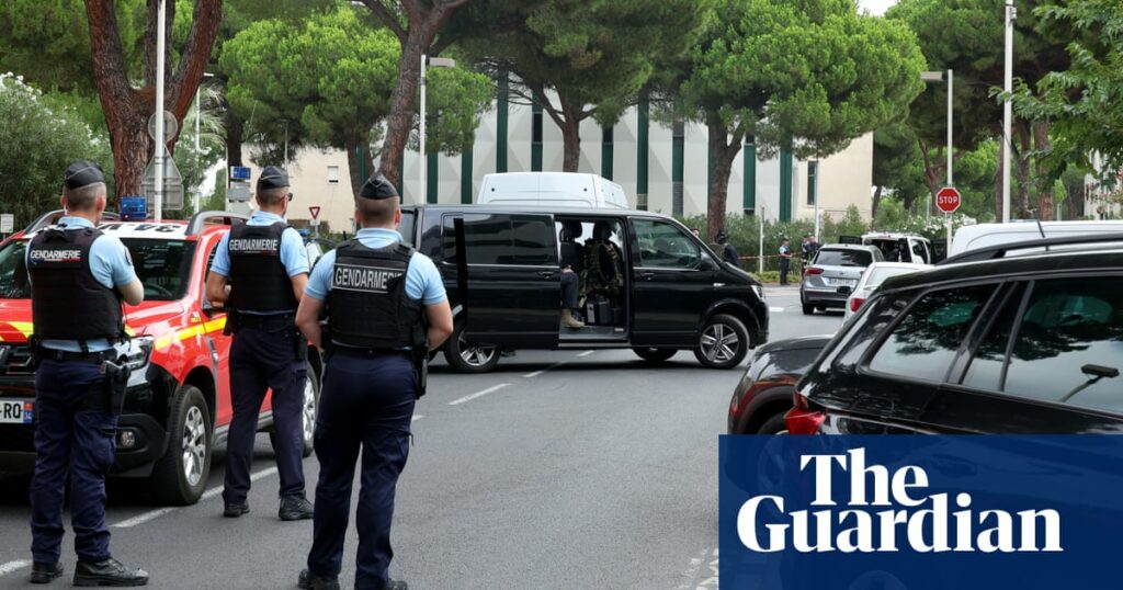 Explosion outside synagogue in southern France leaves police officer injured