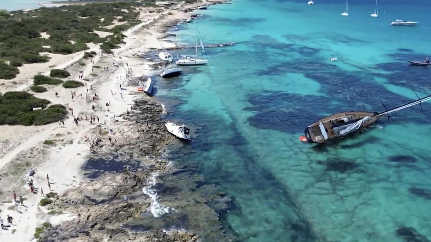 Extremwetter auf den Balearen: XXL-Sturm wütet weiter: Heftige Böen zerstören Luxus-Jachten auf Formentera