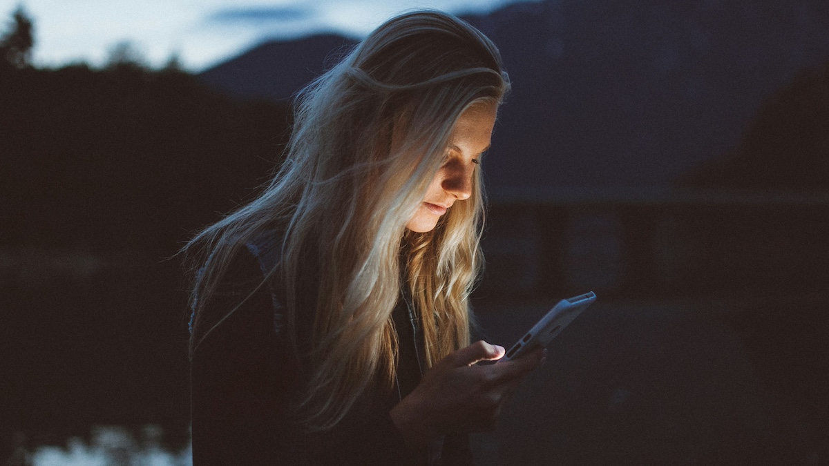 Fouiller le téléphone de l'être aimé ne fait aucun bien