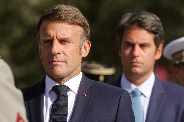 Fureur à gauche: Emmanuel Macron écarte un gouvernement NFP