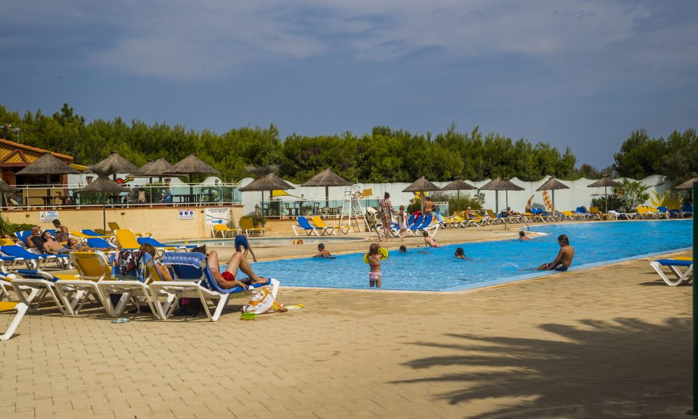 Galvanisé par les JO, il croit pouvoir nager le dos crawlé et se noie dans la piscine du camping