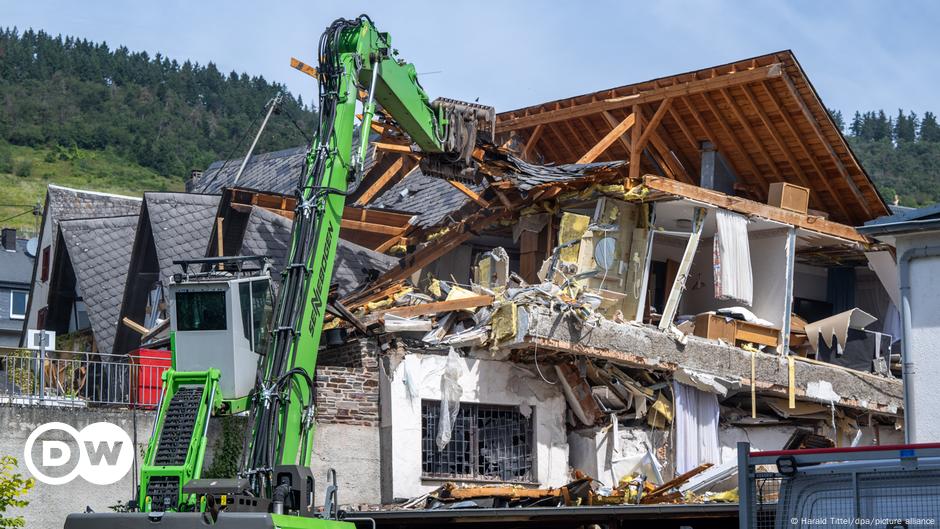 Germany: Collapsed hotel requires further demolition